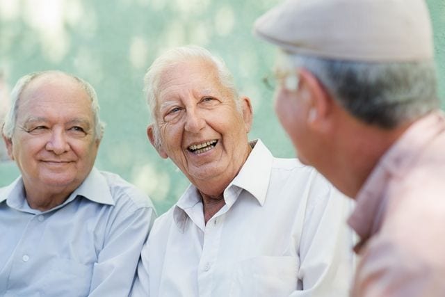 Soziale Kontakte im Alter sind sehr wichtig und tragen aktiv zur Gesundheit bei.
